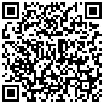 339966.xyz YC商场系列：格子裙短发小妞蕾丝粉窄内两侧露出的毛毛连起来了的二维码