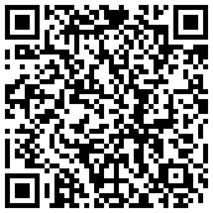 脱掉小骚逼的内裤，逼毛剃的很干净啊，趴上去狠狠的操她的二维码