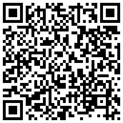 某镇上学校的学生情侣在教室内露脸自拍吃禁果，白嫩的小女友很害羞，被激情后入啪啪啪的二维码