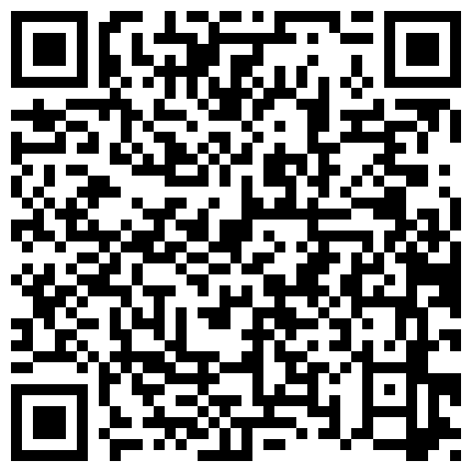 公共出租房简陋浴室墙角挖个洞偷拍妹子脱光光蹲在地上洗内裤的二维码